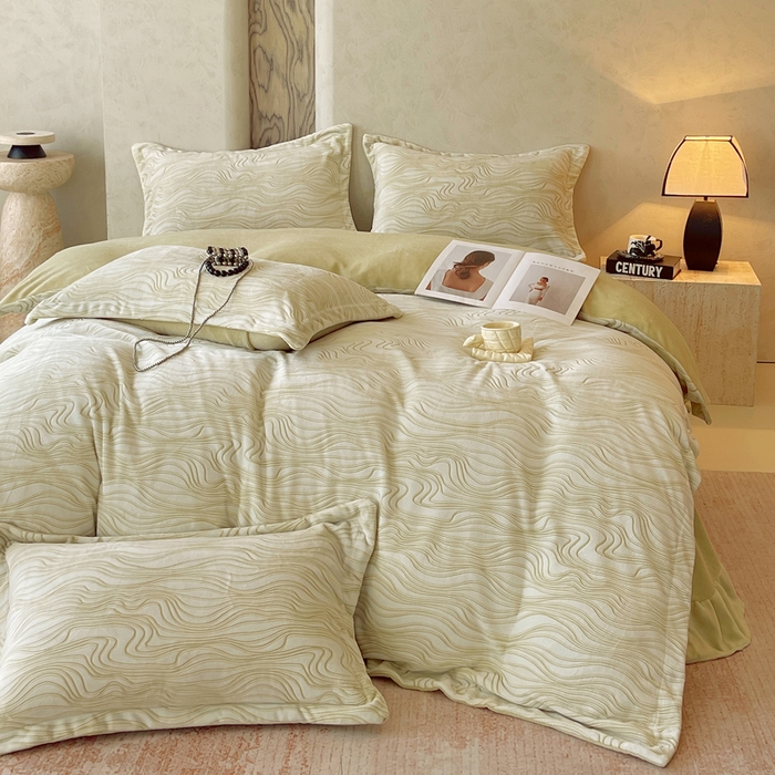 91家纺网 家纺一手货源 找家纺 春皖家纺 2025新款全消光雕花绒牛奶绒四件套 暮色织锦