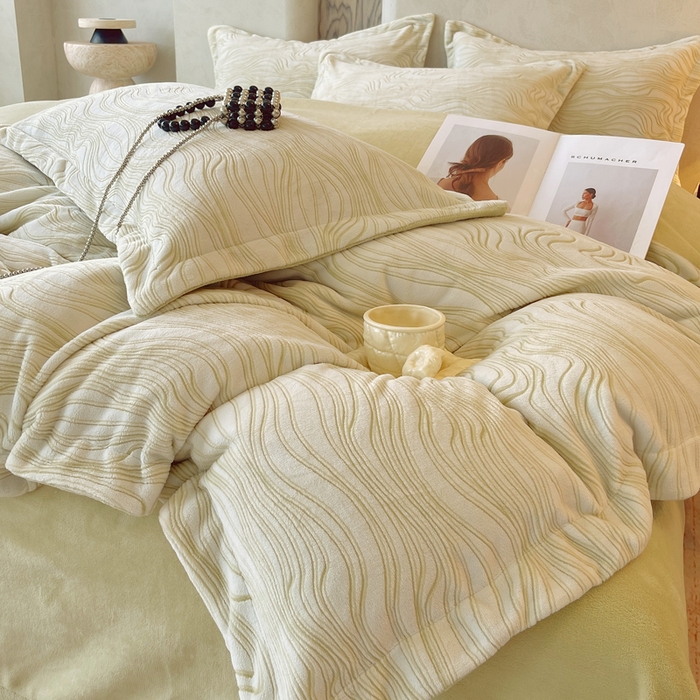 91家纺网 家纺一手货源 找家纺 春皖家纺 2025新款全消光雕花绒牛奶绒四件套 暮色织锦