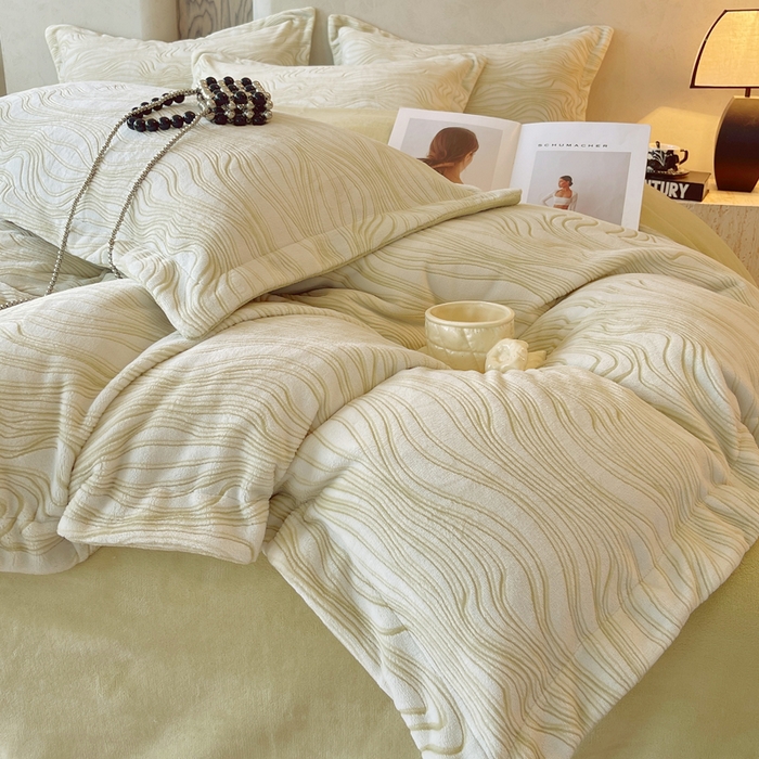 91家纺网 家纺一手货源 找家纺 春皖家纺 2025新款全消光雕花绒牛奶绒四件套 暮色织锦