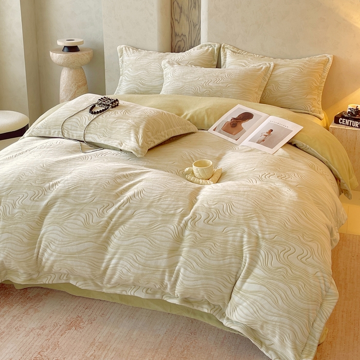 91家纺网 家纺一手货源 找家纺 春皖家纺 2025新款全消光雕花绒牛奶绒四件套 暮色织锦