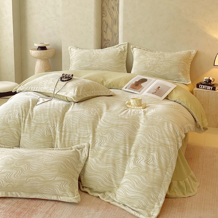 91家纺网 家纺一手货源 找家纺 春皖家纺 2025新款全消光雕花绒牛奶绒四件套 暮色织锦