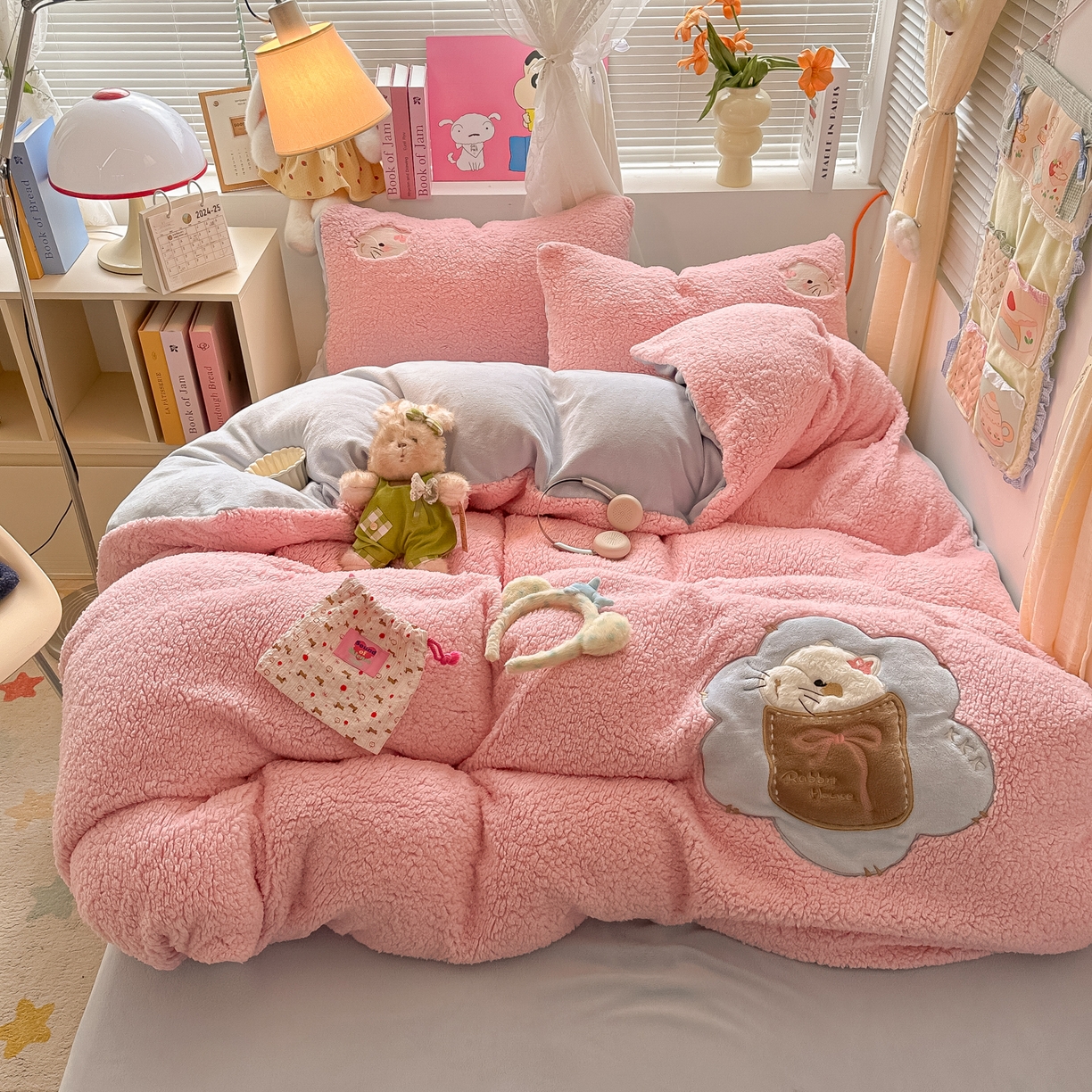 91家纺网 家纺一手货源 找家纺 （总）子钦家纺 2025秋冬新款加厚羊羔绒卡通贴布绣床单床笠四件套第二波