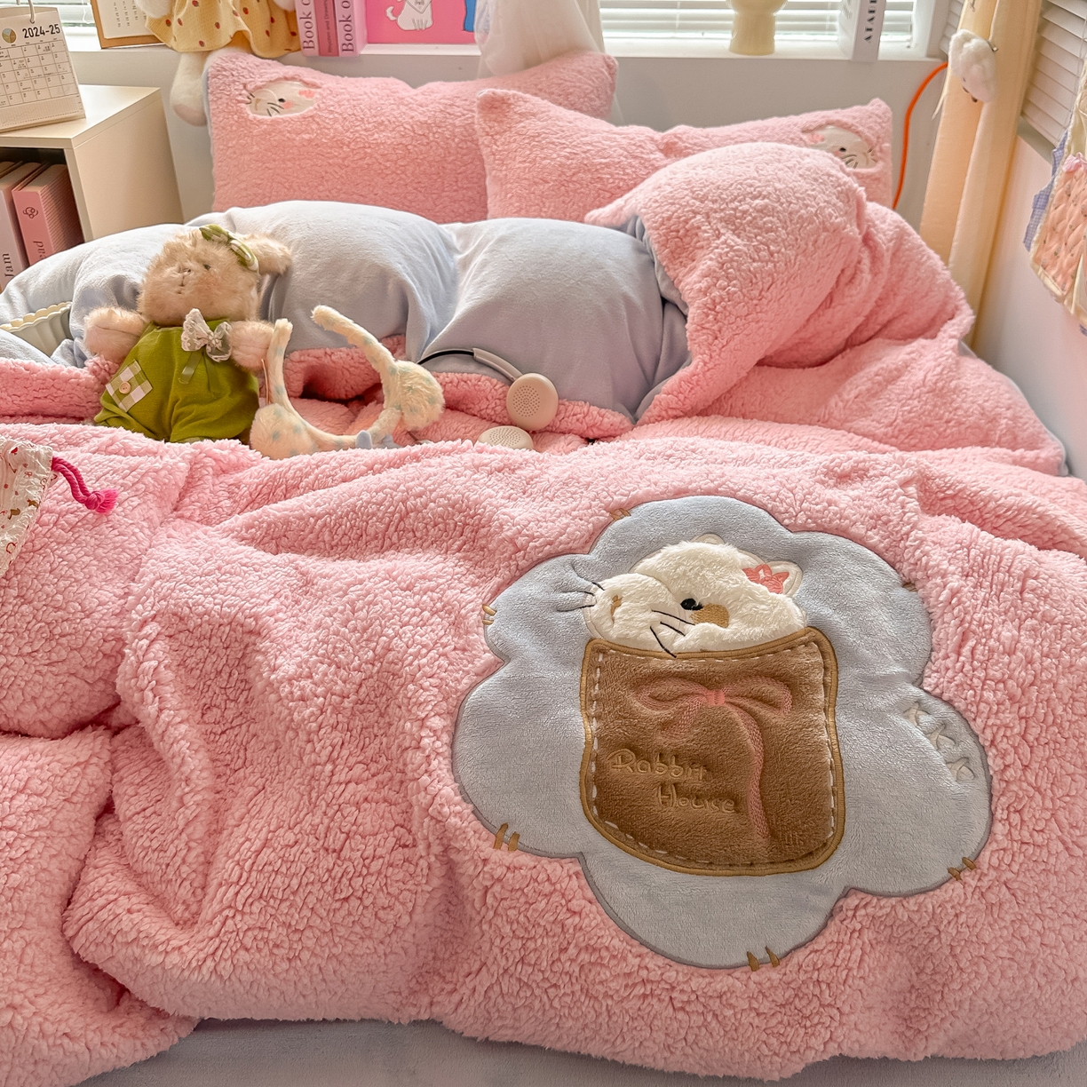 91家纺网 家纺一手货源 找家纺 （总）子钦家纺 2025秋冬新款加厚羊羔绒卡通贴布绣床单床笠四件套第二波