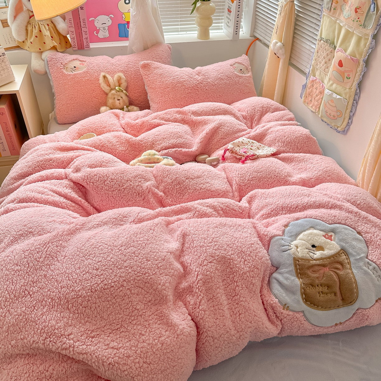 91家纺网 家纺一手货源 找家纺 （总）子钦家纺 2025秋冬新款加厚羊羔绒卡通贴布绣床单床笠四件套第二波