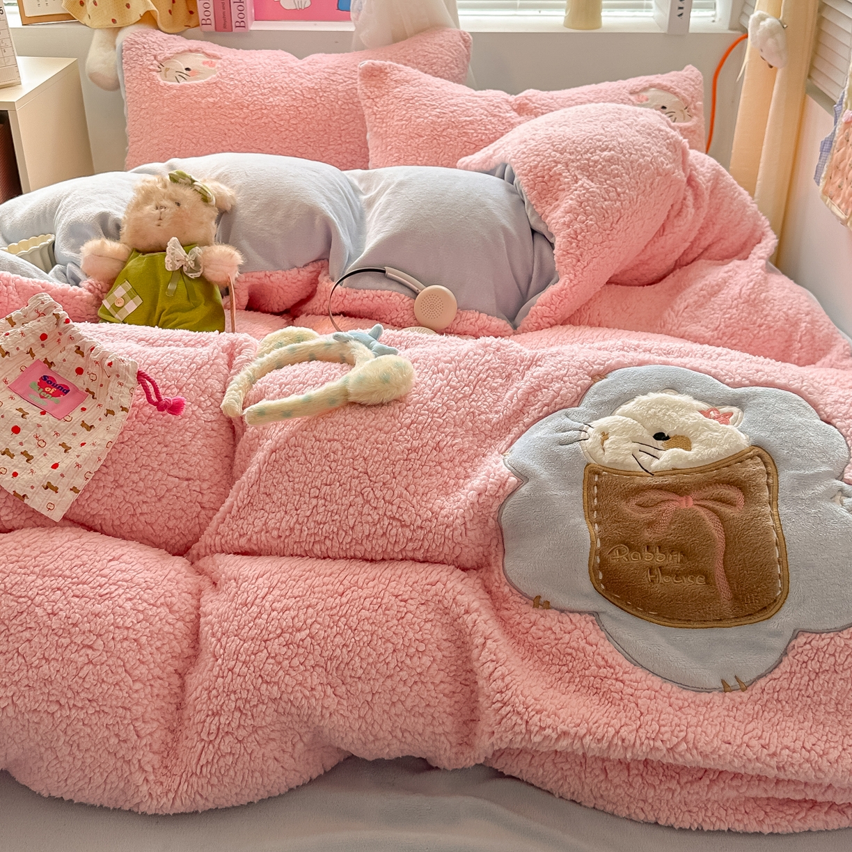 91家纺网 家纺一手货源 找家纺 （总）子钦家纺 2025秋冬新款加厚羊羔绒卡通贴布绣床单床笠四件套第二波