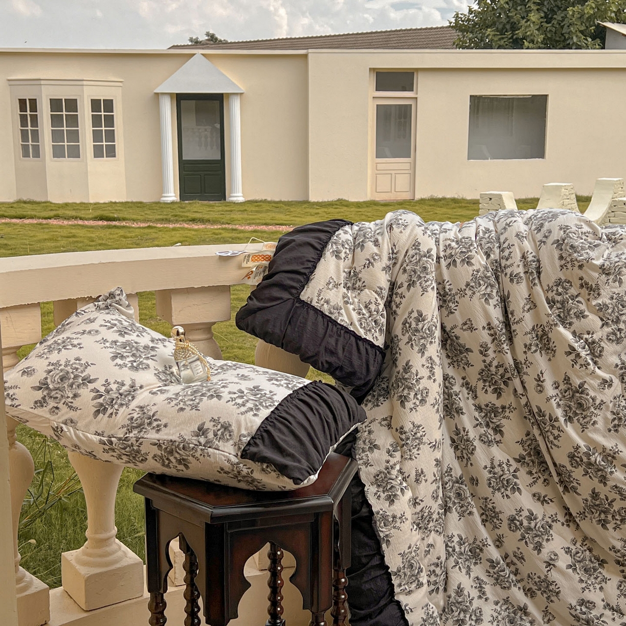 91家纺网 家纺一手货源 找家纺 Mata蔓塔家 2025新款侘寂风泡芙花边豆豆被被子被芯冬被春秋被牛奶绒豆豆被 蔷薇未眠