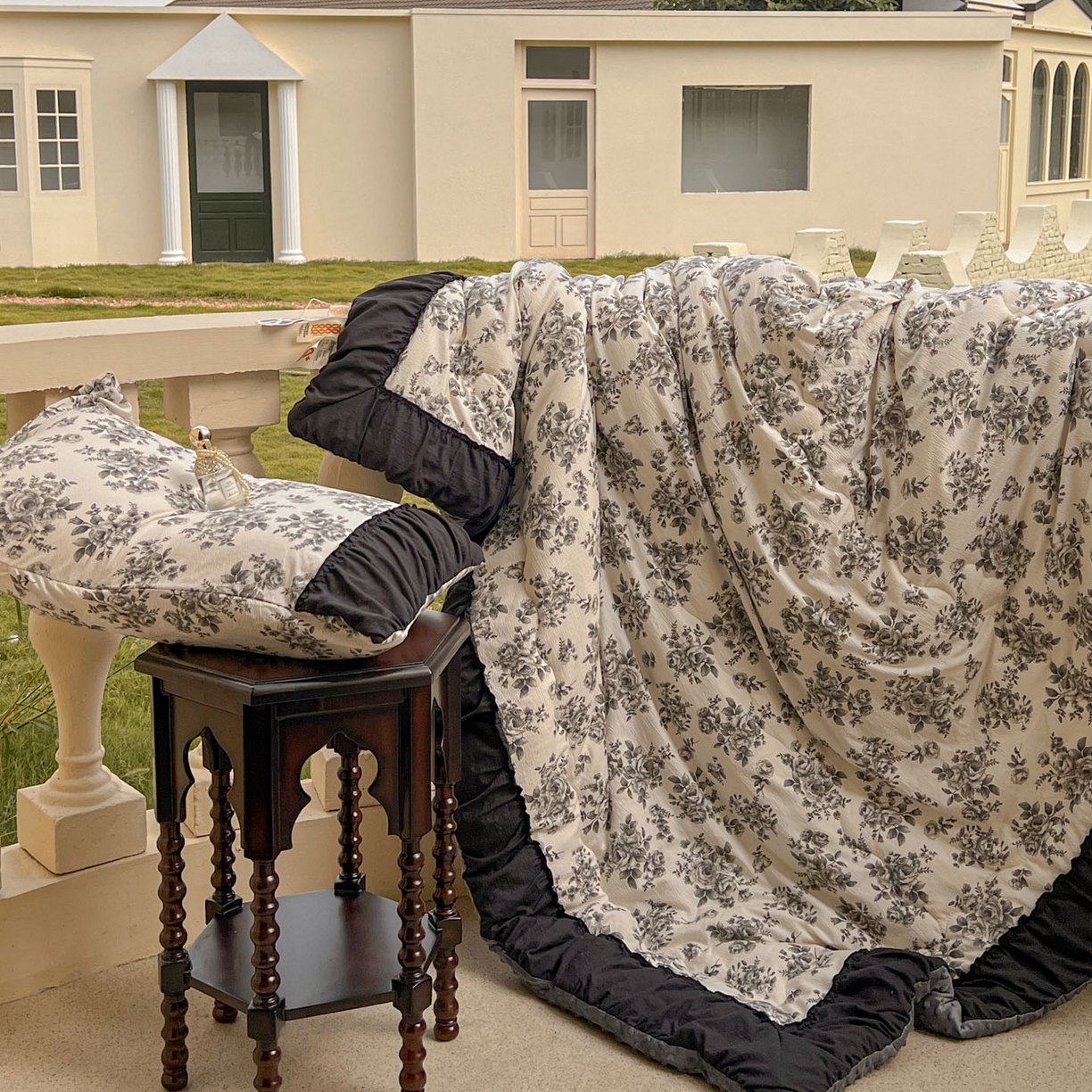 91家纺网 家纺一手货源 找家纺 Mata蔓塔家 2025新款侘寂风泡芙花边豆豆被被子被芯冬被春秋被牛奶绒豆豆被 蔷薇未眠