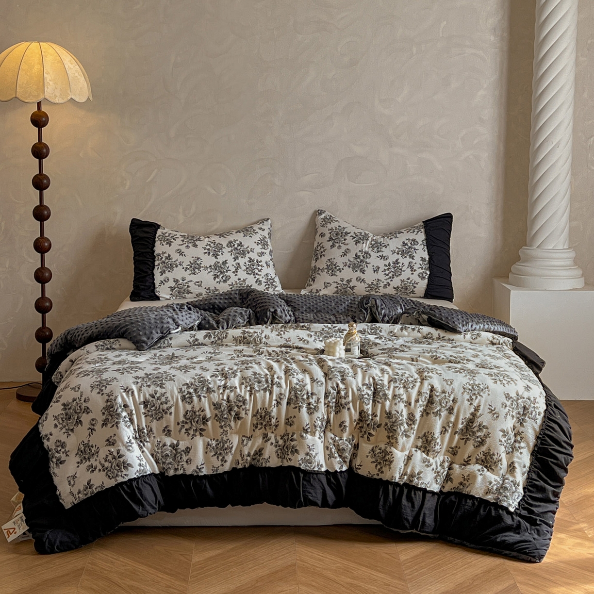 91家纺网 家纺一手货源 找家纺 Mata蔓塔家 2025新款侘寂风泡芙花边豆豆被被子被芯冬被春秋被牛奶绒豆豆被 蔷薇未眠