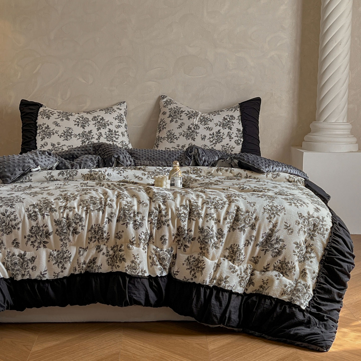 91家纺网 家纺一手货源 找家纺 Mata蔓塔家 2025新款侘寂风泡芙花边豆豆被被子被芯冬被春秋被牛奶绒豆豆被 蔷薇未眠