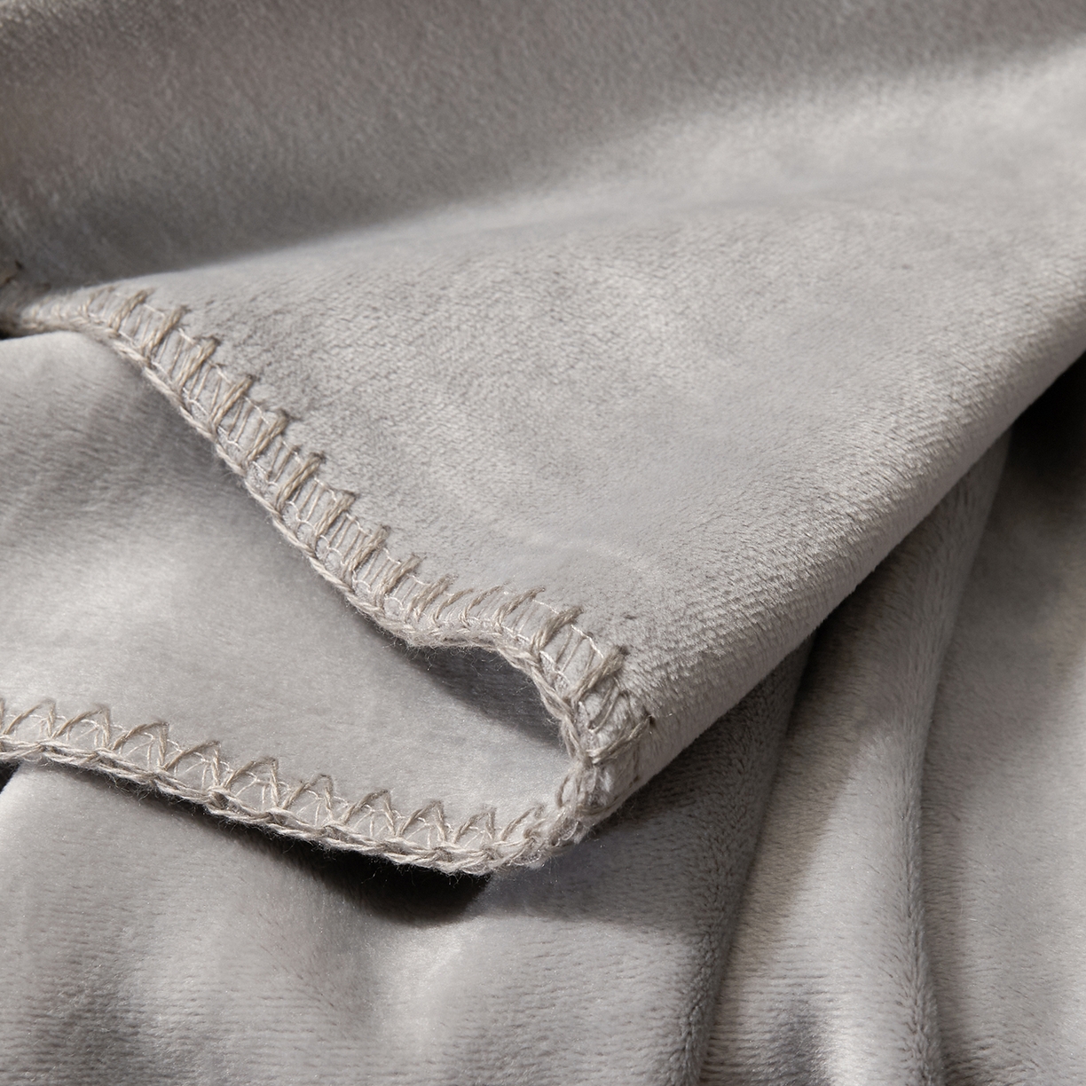 91家纺网 家纺一手货源 找家纺 禧禾 2025新款300g氨超锦狐绒航空午睡素色毛毯（控价：券后到手价不低于88元/148元/208元） 铂金银