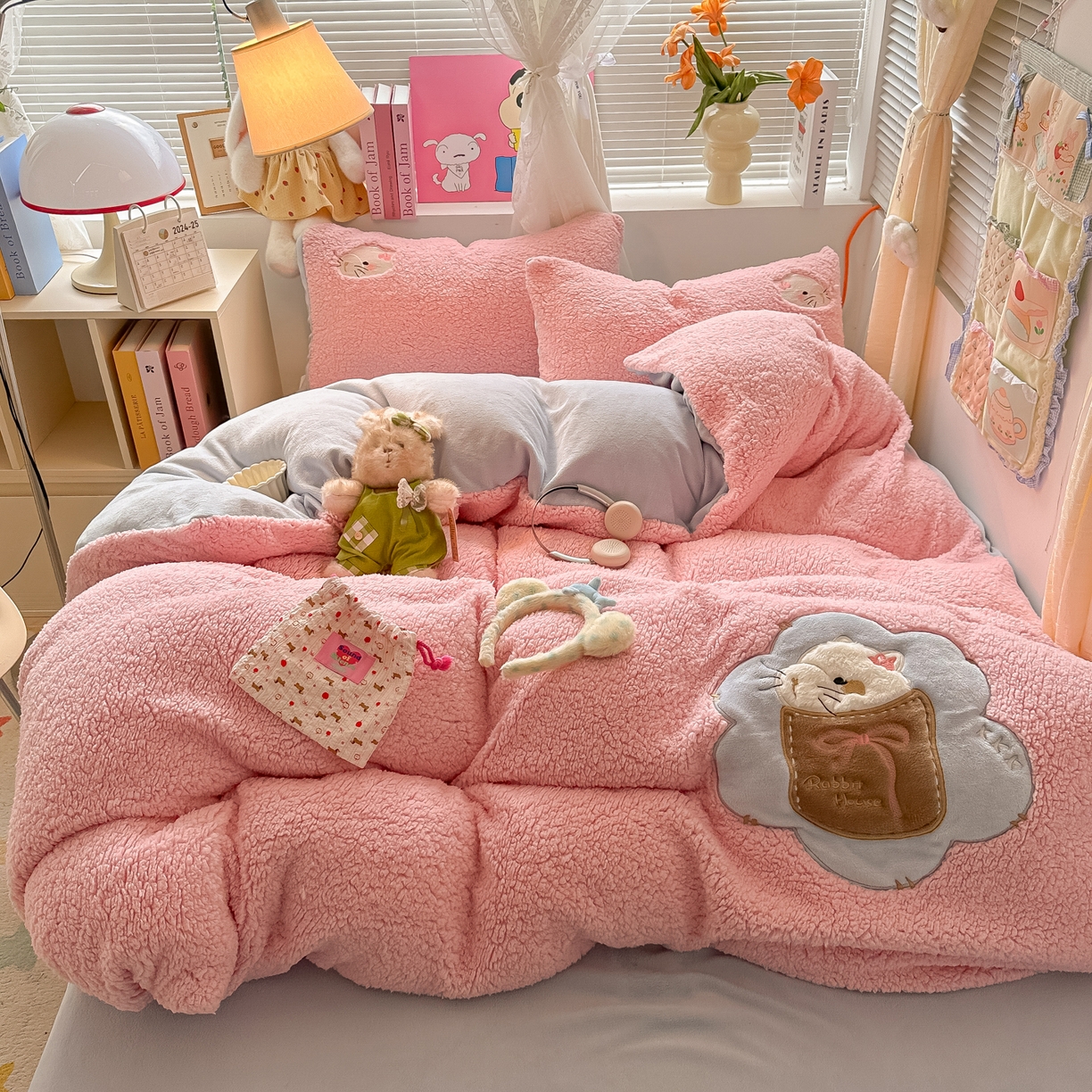 91家纺网 家纺一手货源 找家纺 （总）子钦家纺 2025秋冬新款加厚羊羔绒卡通贴布绣床单床笠四件套第二波