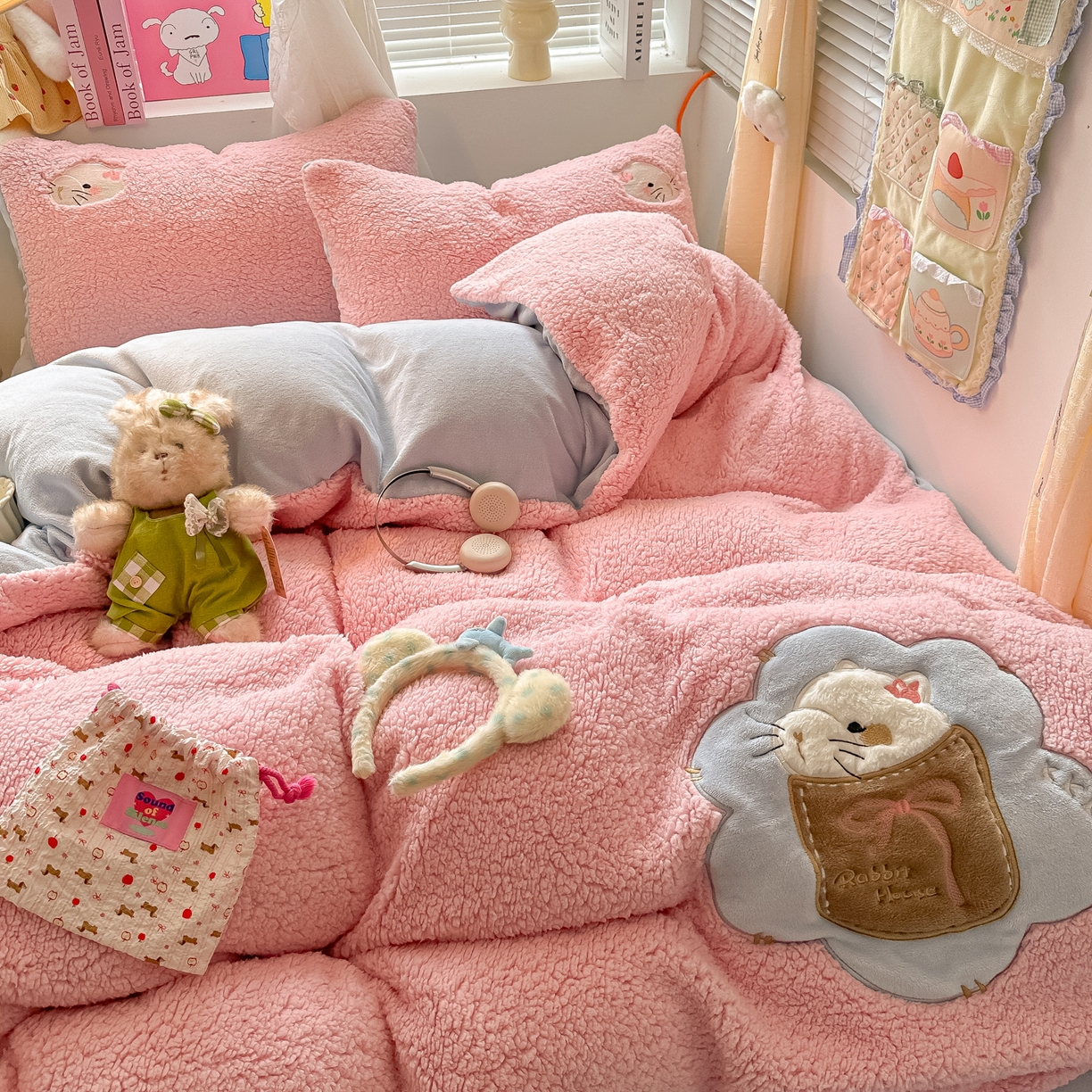 91家纺网 家纺一手货源 找家纺 （总）子钦家纺 2025秋冬新款加厚羊羔绒卡通贴布绣床单床笠四件套第二波