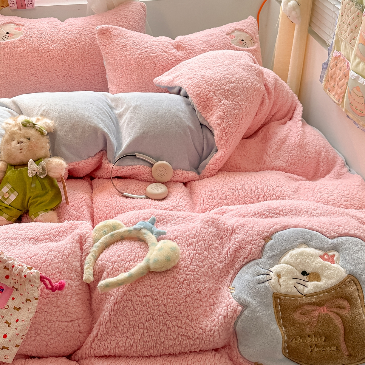 91家纺网 家纺一手货源 找家纺 （总）子钦家纺 2025秋冬新款加厚羊羔绒卡通贴布绣床单床笠四件套第二波