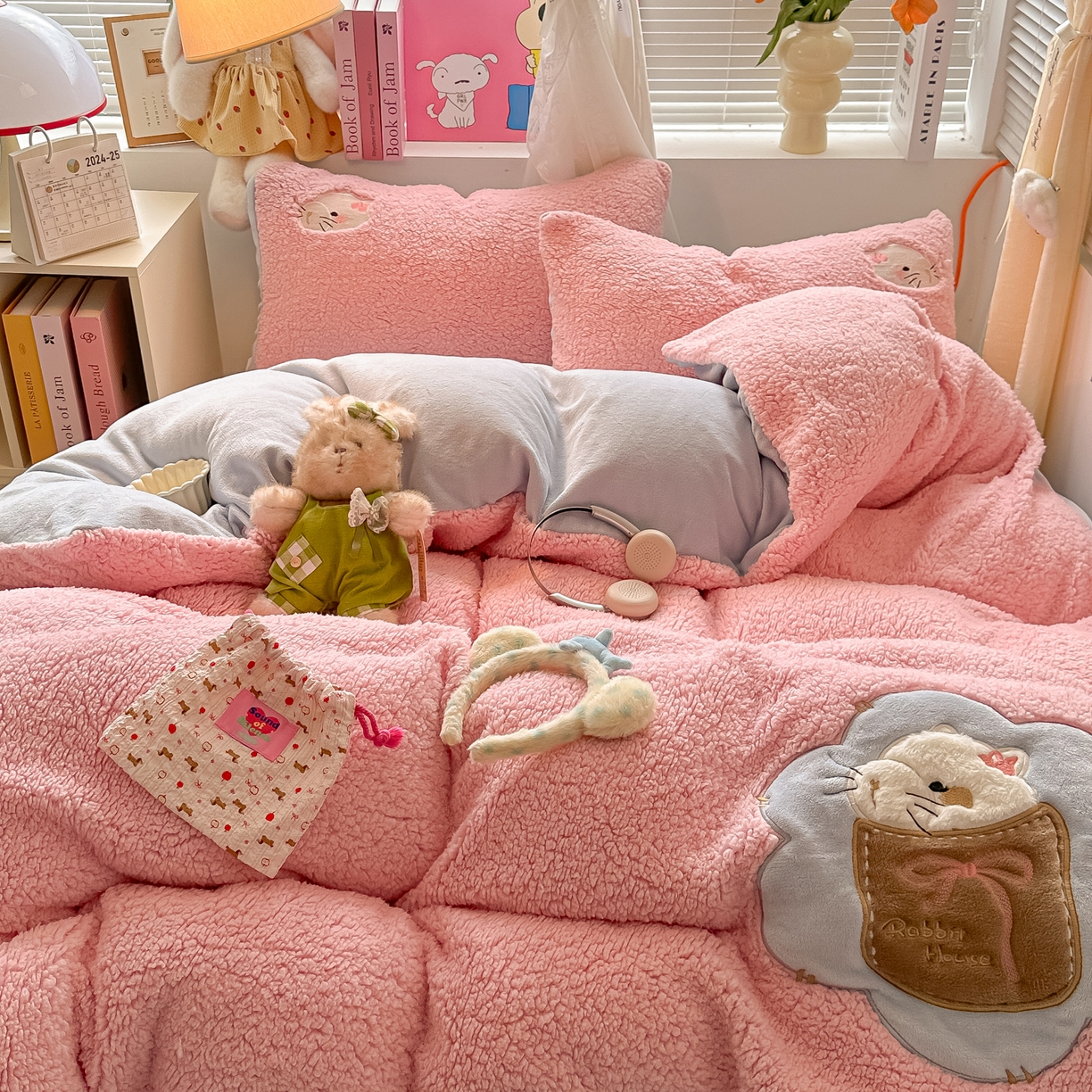 91家纺网 家纺一手货源 找家纺 （总）子钦家纺 2025秋冬新款加厚羊羔绒卡通贴布绣床单床笠四件套第二波