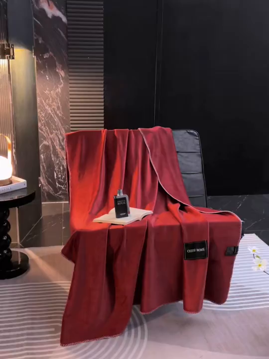 91家纺网 家纺一手货源 找家纺 禧禾 2025新款300g氨超锦狐绒航空午睡素色毛毯（控价：券后到手价不低于88元/148元/208元） 勃艮第红