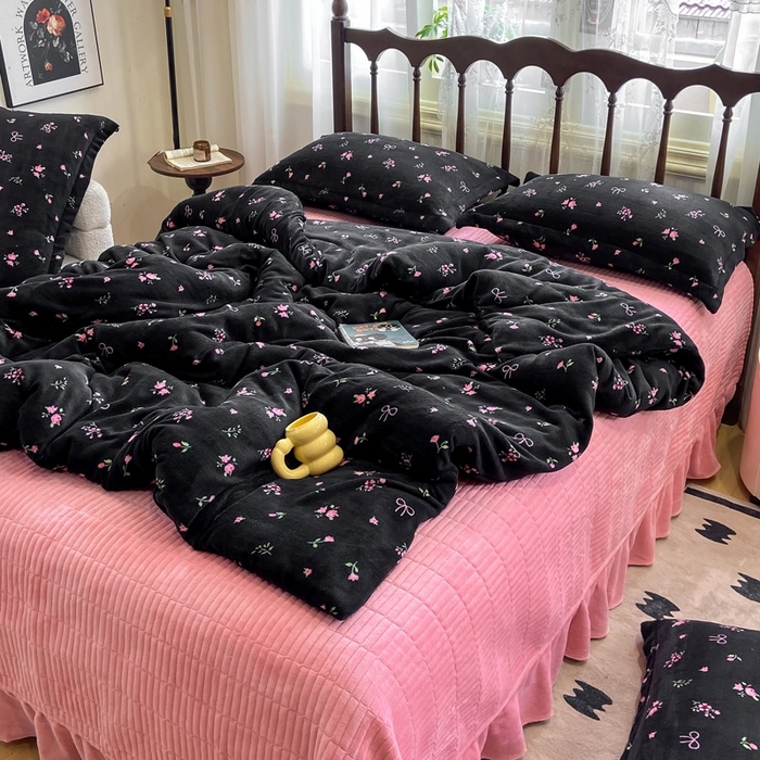 91家纺网 家纺一手货源 找家纺 （总）一比一家纺 2025新款亲肤舒适双面牛奶绒床盖款四件套