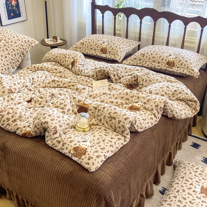 91家纺网 家纺一手货源 找家纺 （总）一比一家纺 2025新款亲肤舒适双面牛奶绒床盖款四件套