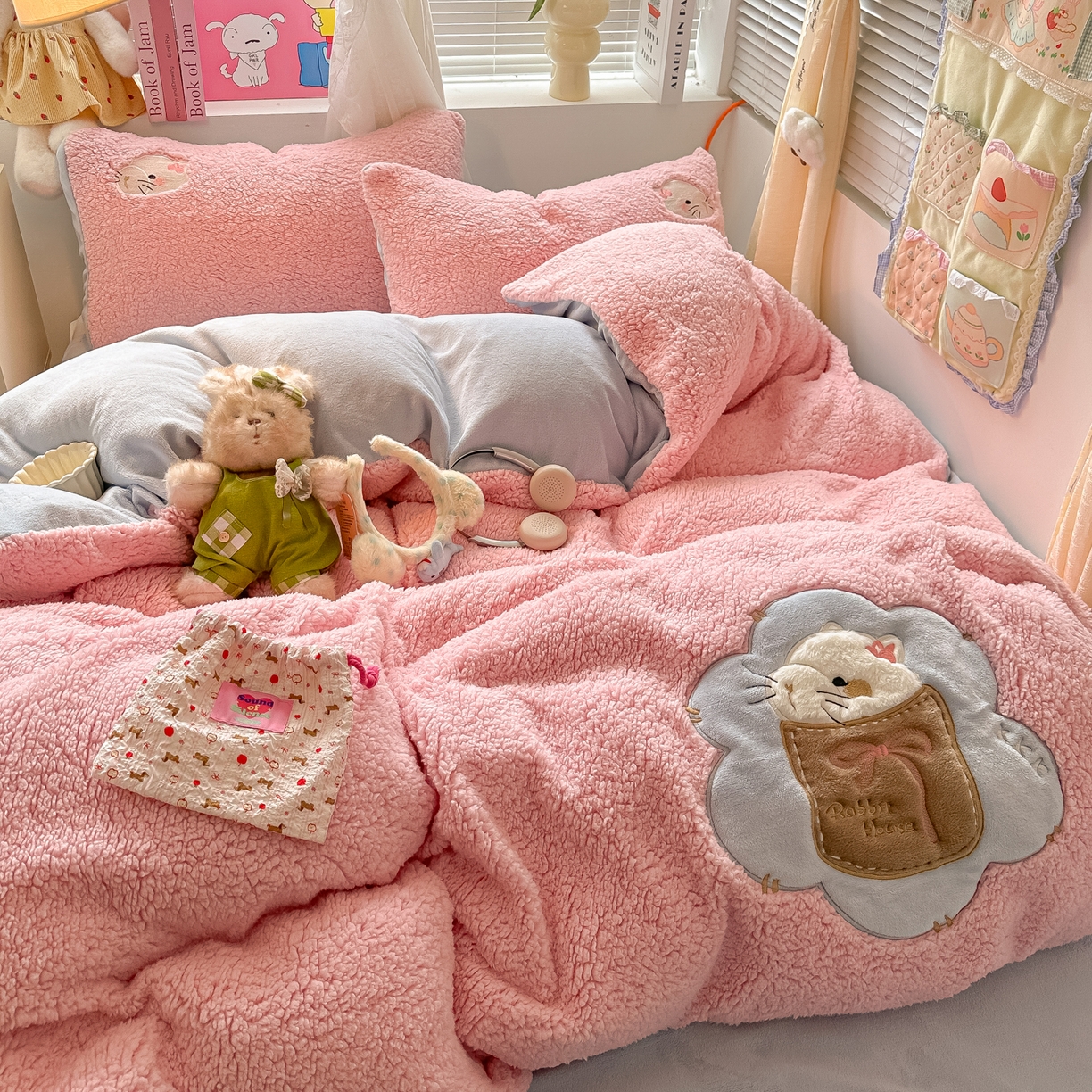 91家纺网 家纺一手货源 找家纺 （总）子钦家纺 2025秋冬新款加厚羊羔绒卡通贴布绣床单床笠四件套第二波