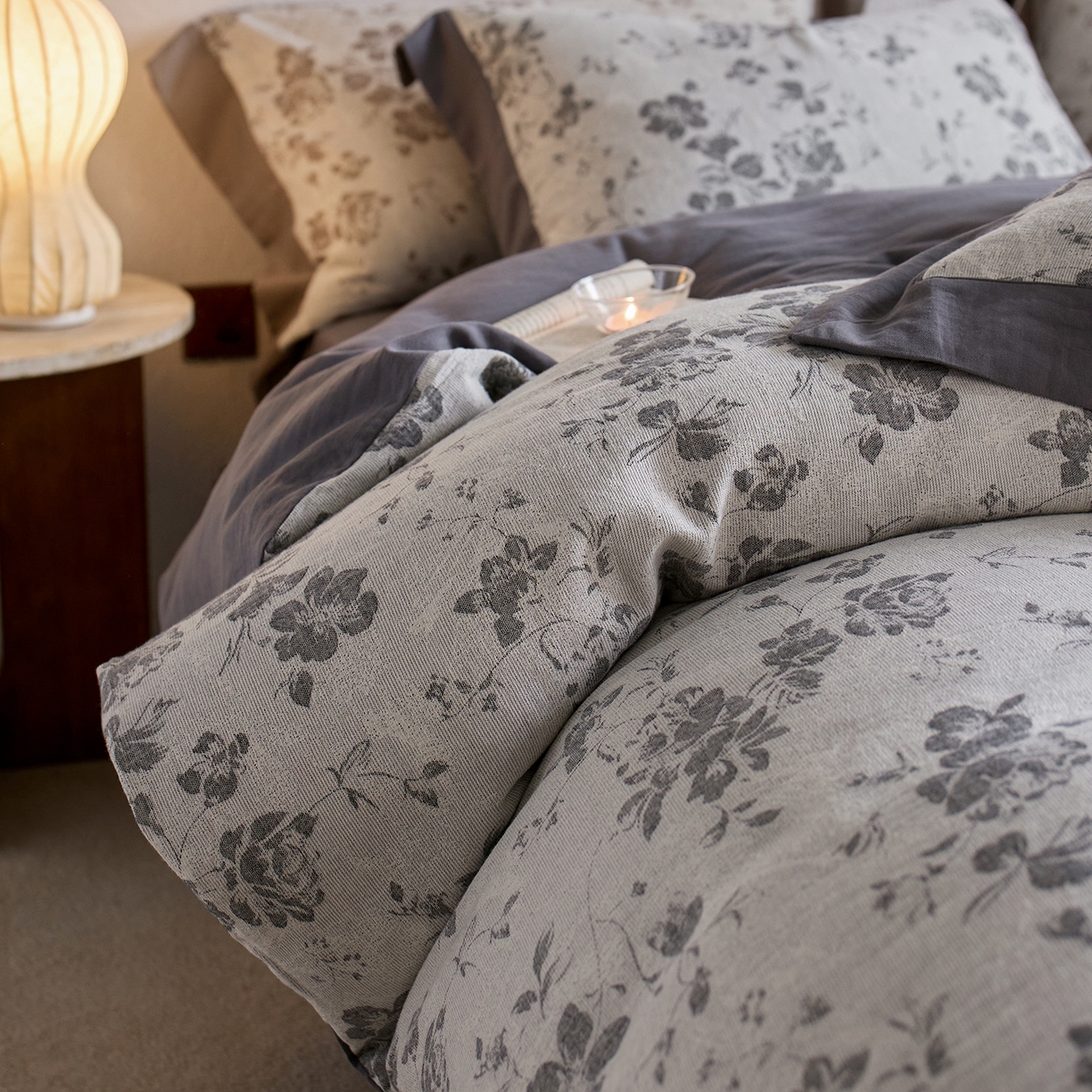 91家纺网 家纺一手货源 找家纺 梦享生活家居 2025新款双层纱提花四件套-砚秋系列 砚秋灰