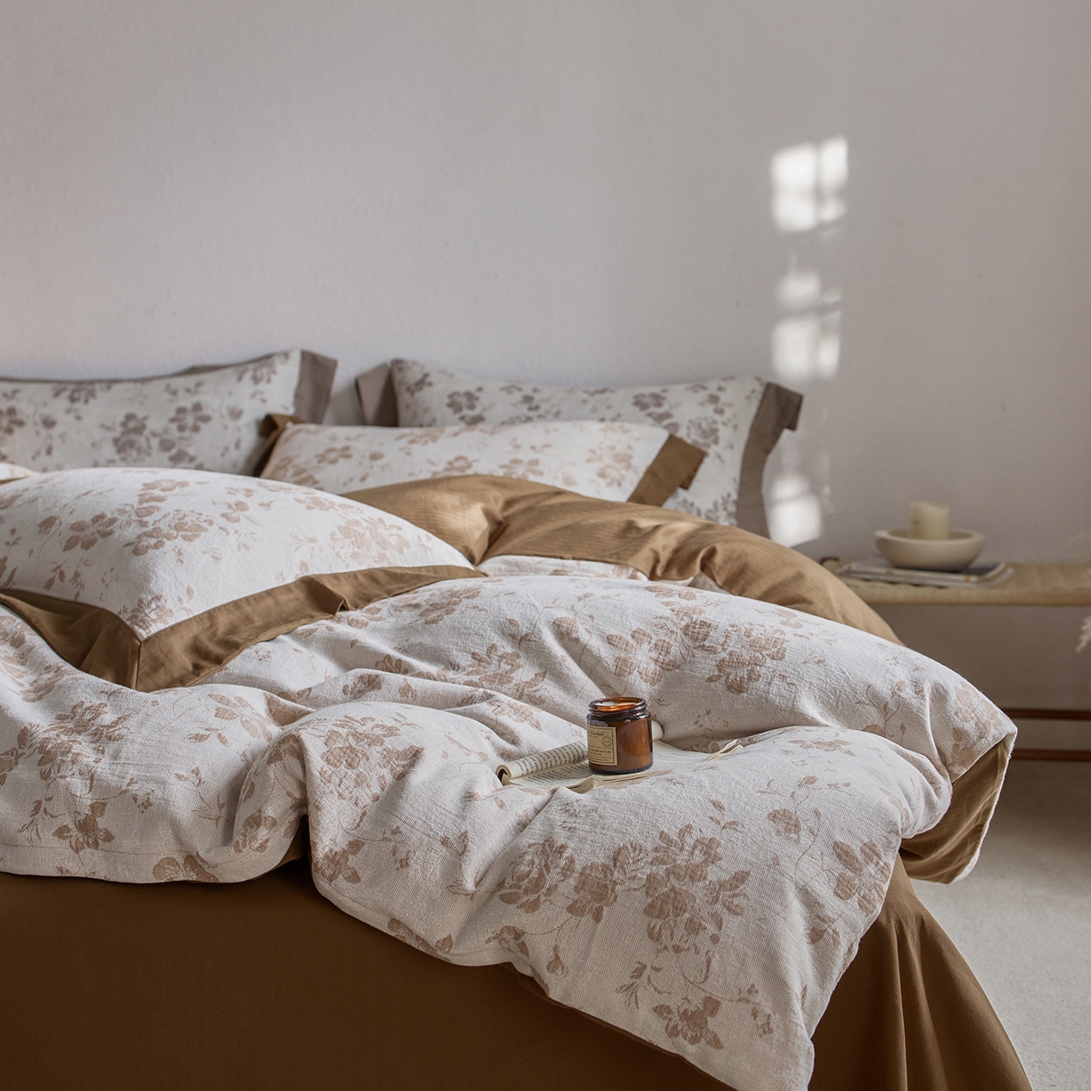 91家纺网 家纺一手货源 找家纺 梦享生活家居 2025新款双层纱提花四件套-砚秋系列 砚秋焦糖