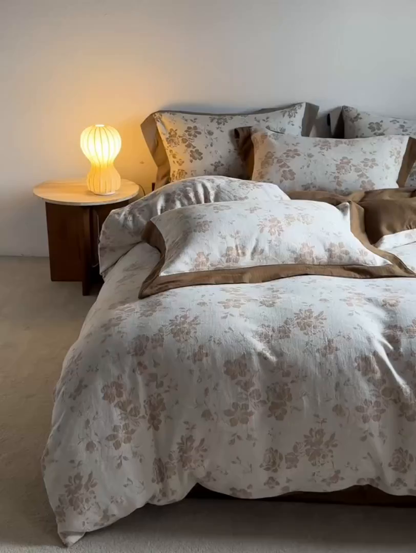 91家纺网 家纺一手货源 找家纺 梦享生活家居 2025新款双层纱提花四件套-砚秋系列 砚秋焦糖