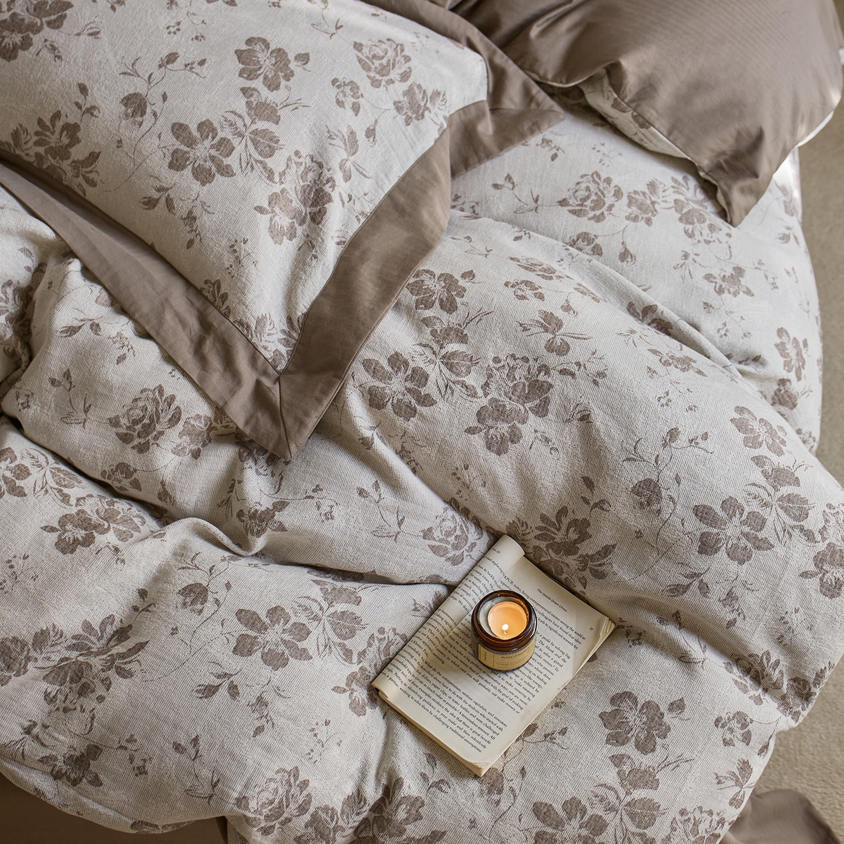 91家纺网 家纺一手货源 找家纺 梦享生活家居 2025新款双层纱提花四件套-砚秋系列 砚秋咖