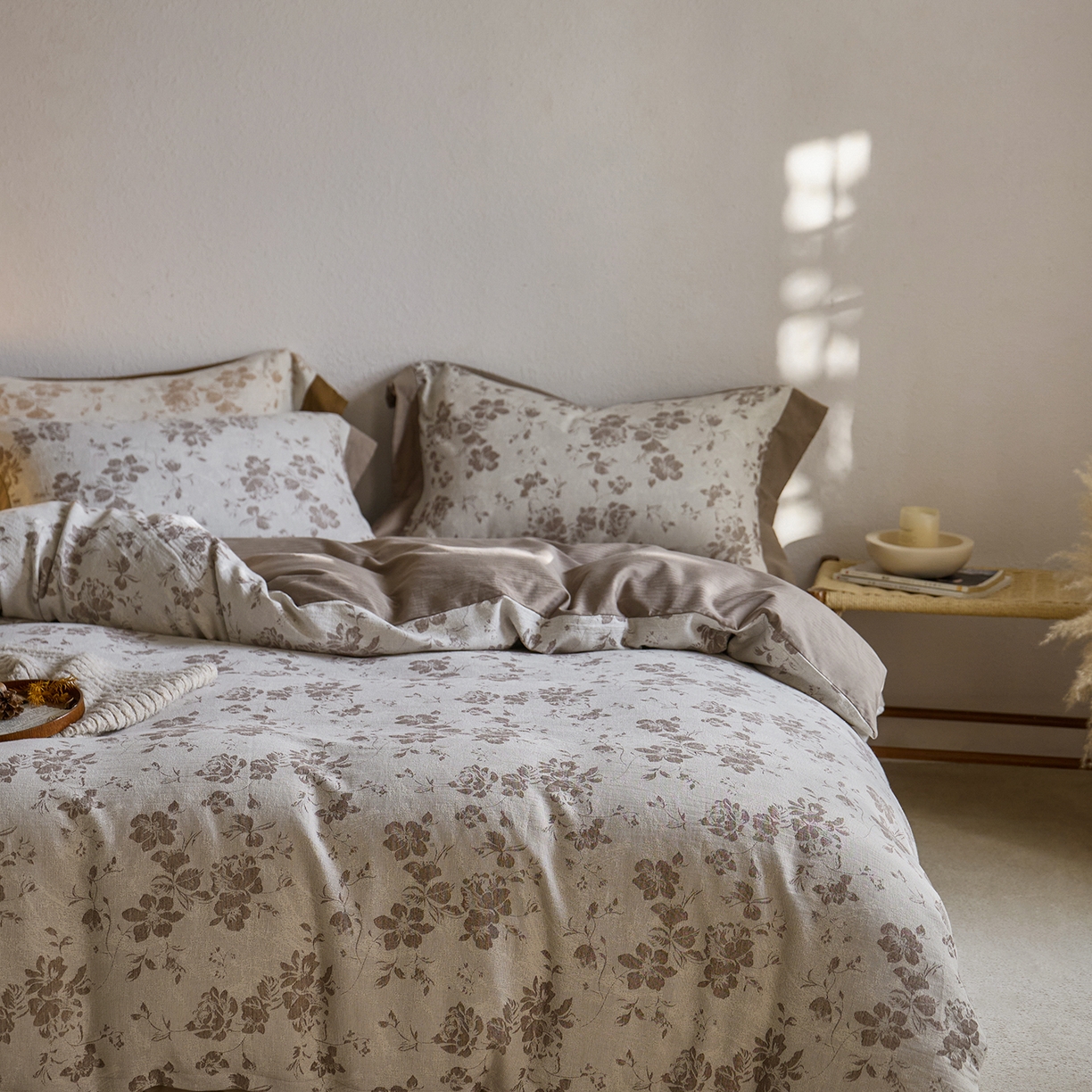 91家纺网 家纺一手货源 找家纺 梦享生活家居 2025新款双层纱提花四件套-砚秋系列 砚秋咖