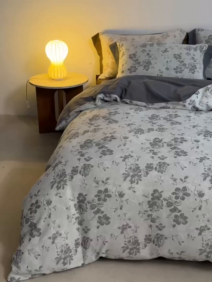 91家纺网 家纺一手货源 找家纺 梦享生活家居 2025新款双层纱提花四件套-砚秋系列 砚秋灰