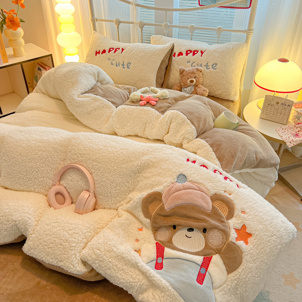 91家纺网 家纺一手货源 找家纺 （总）子钦家纺 2025秋冬新款加厚羊羔绒牛奶绒卡通贴布绣床单床笠四件套第一波