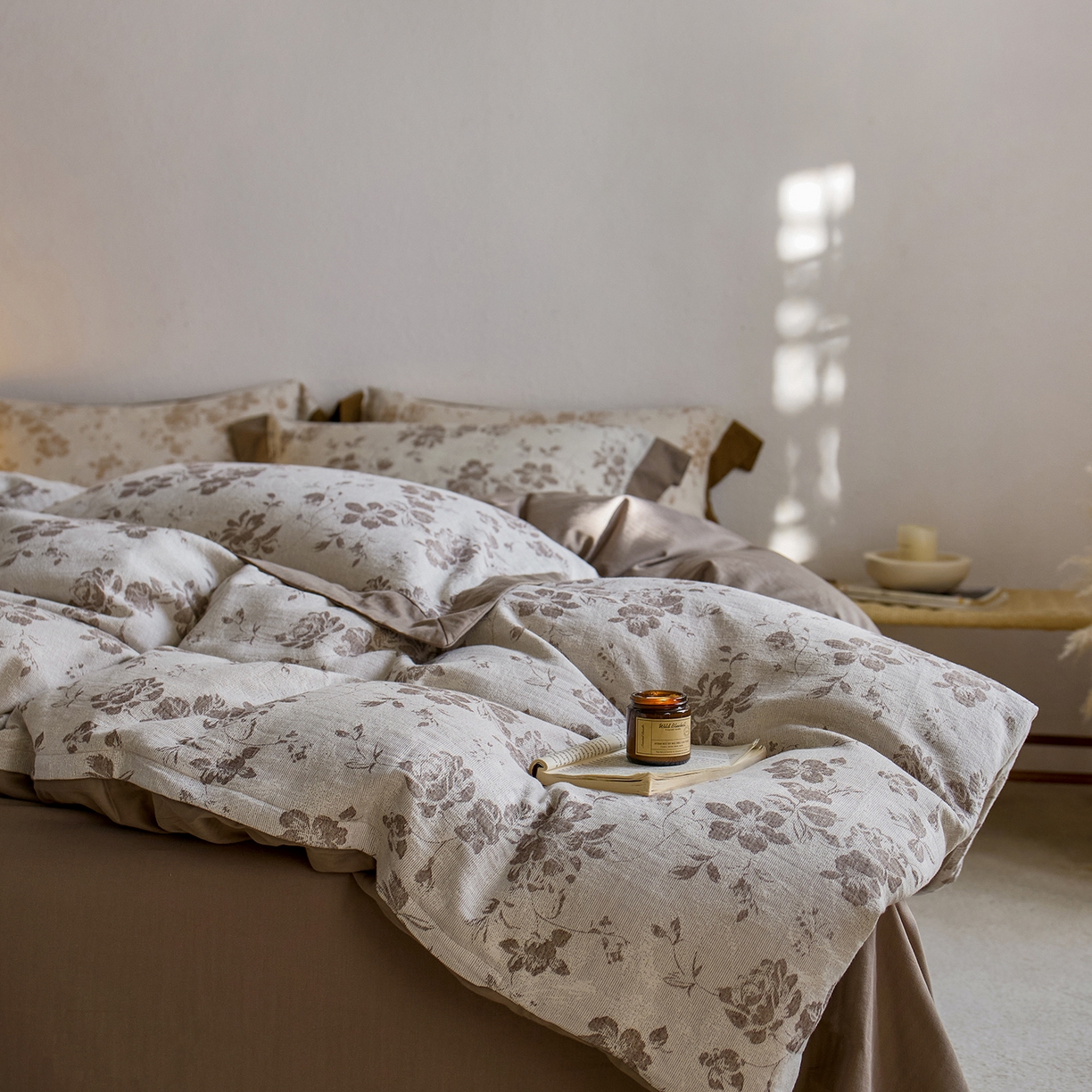 91家纺网 家纺一手货源 找家纺 梦享生活家居 2025新款双层纱提花四件套-砚秋系列 砚秋咖