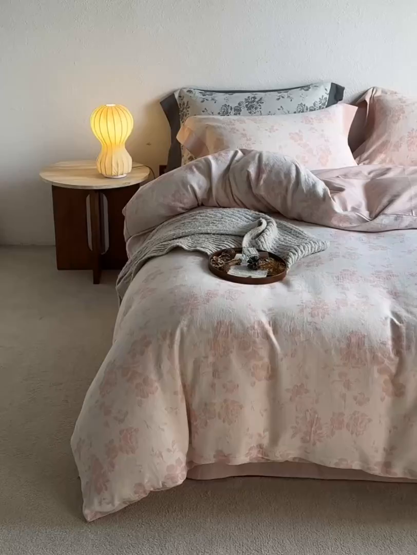 91家纺网 家纺一手货源 找家纺 梦享生活家居 2025新款双层纱提花四件套-砚秋系列 砚秋粉