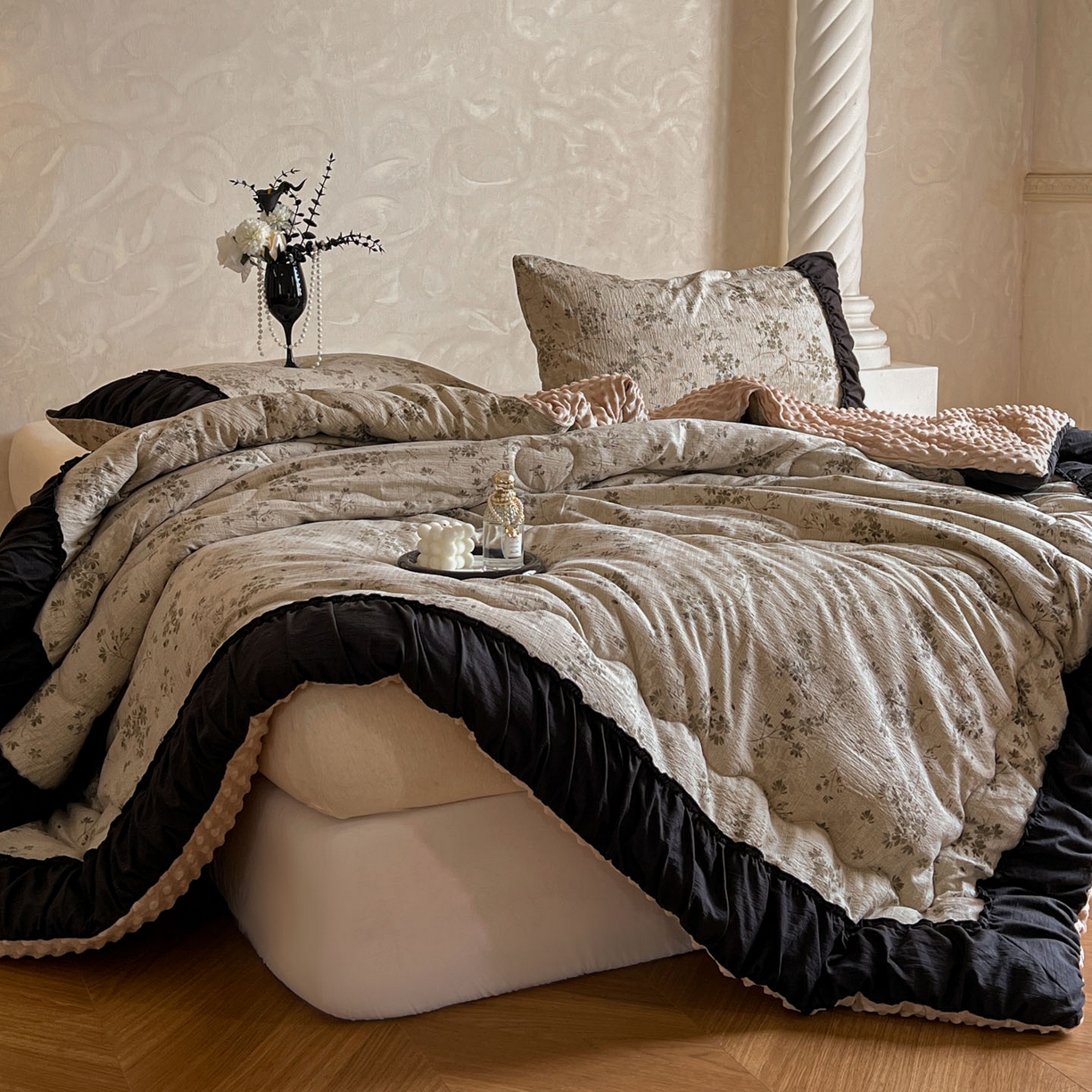 91家纺网 家纺一手货源 找家纺 Mata蔓塔家 2025新款侘寂风泡芙花边豆豆被被子被芯冬被春秋被牛奶绒豆豆被 秋风萧瑟