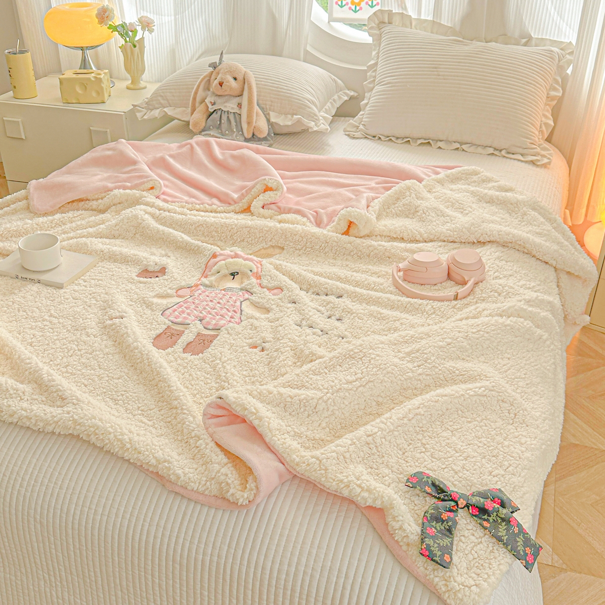 91家纺网 家纺一手货源 找家纺 （总）子钦家纺 2025新款加厚羊羔绒牛奶绒卡通贴布绣多功能毛毯