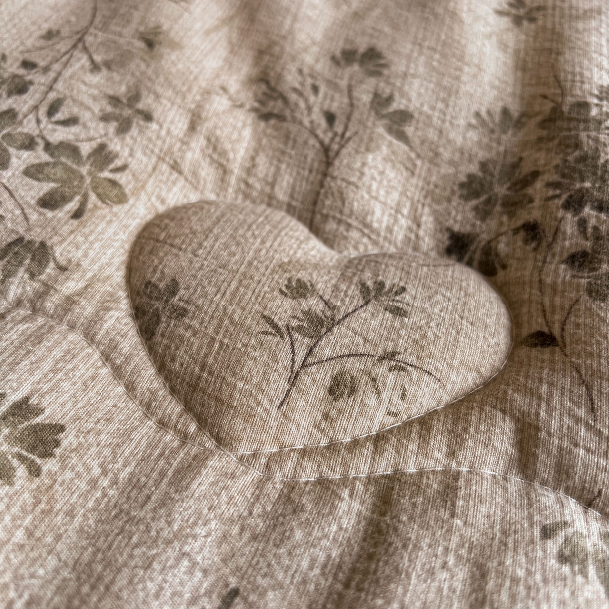 91家纺网 家纺一手货源 找家纺 Mata蔓塔家 2025新款侘寂风泡芙花边豆豆被被子被芯冬被春秋被牛奶绒豆豆被 秋风萧瑟