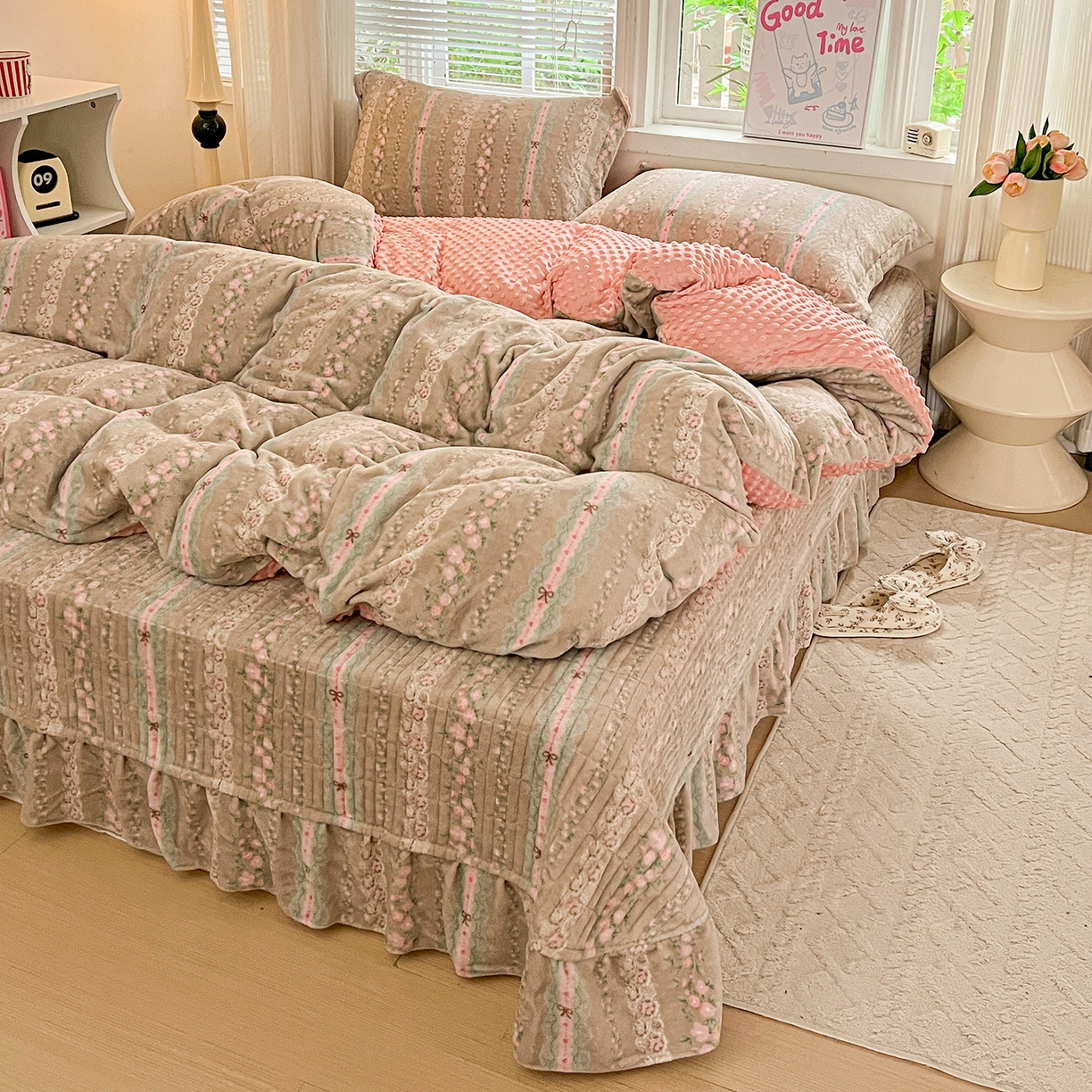 91家纺网 家纺一手货源 找家纺 （总）一比一 2025新款加厚保暖豆豆牛奶绒床盖款四件套