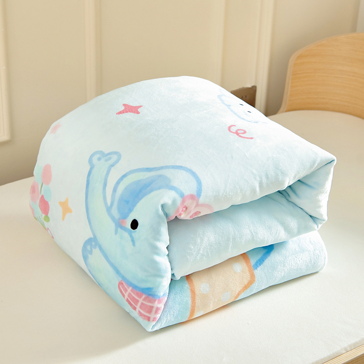 91家纺网 家纺一手货源 找家纺 梵赫 2025新款加厚240克牛奶绒数码原创大版卡通被套+被芯组合 小象贝贝