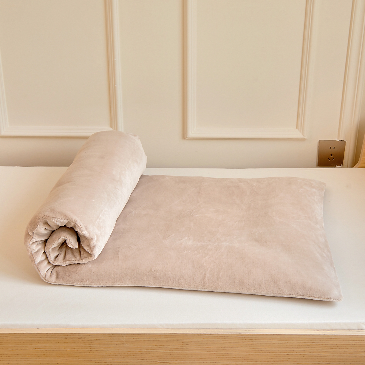 91家纺网 家纺一手货源 找家纺 梵赫 2025新款加厚240克牛奶绒数码原创大版卡通被套+被芯组合 音乐小狗