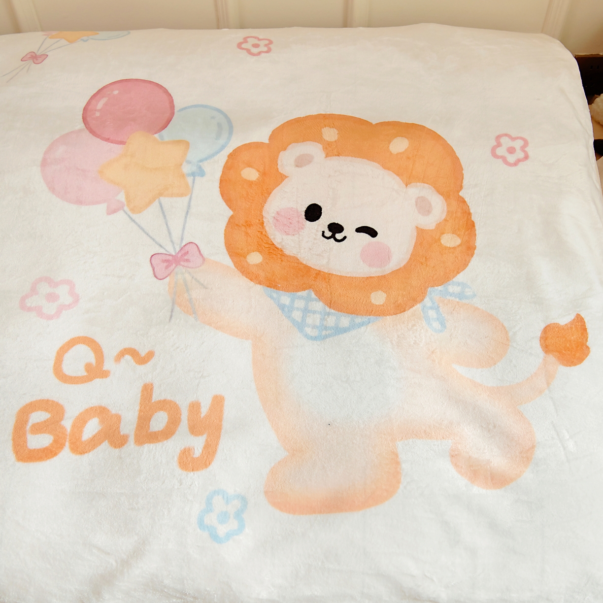 91家纺网 家纺一手货源 找家纺 梵赫 2025新款加厚240克牛奶绒数码原创大版卡通被套+被芯组合 开心小狮子