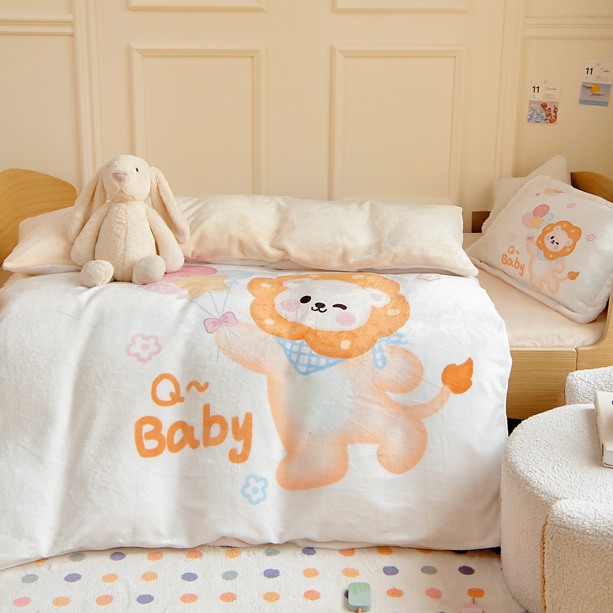 91家纺网 家纺一手货源 找家纺 梵赫 2025新款加厚240克牛奶绒数码原创大版卡通被套+被芯组合 开心小狮子