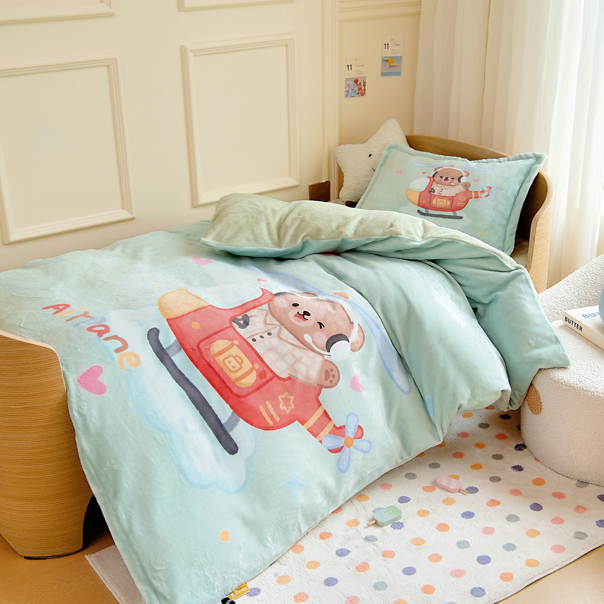 91家纺网 家纺一手货源 找家纺 梵赫 2025新款加厚240克牛奶绒数码原创大版卡通被套+被芯组合 飞行员小熊