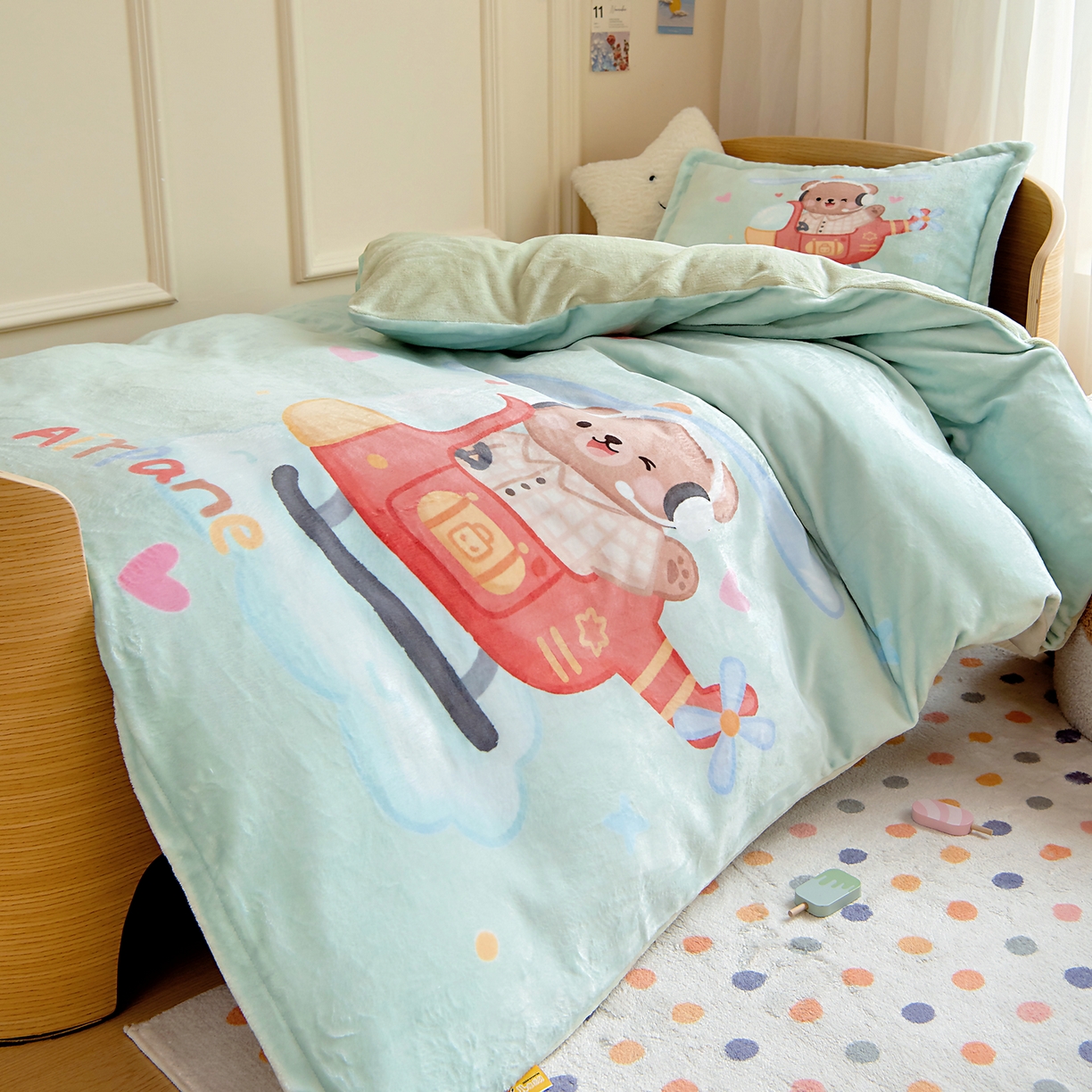 91家纺网 家纺一手货源 找家纺 梵赫 2025新款加厚240克牛奶绒数码原创大版卡通被套+被芯组合 飞行员小熊