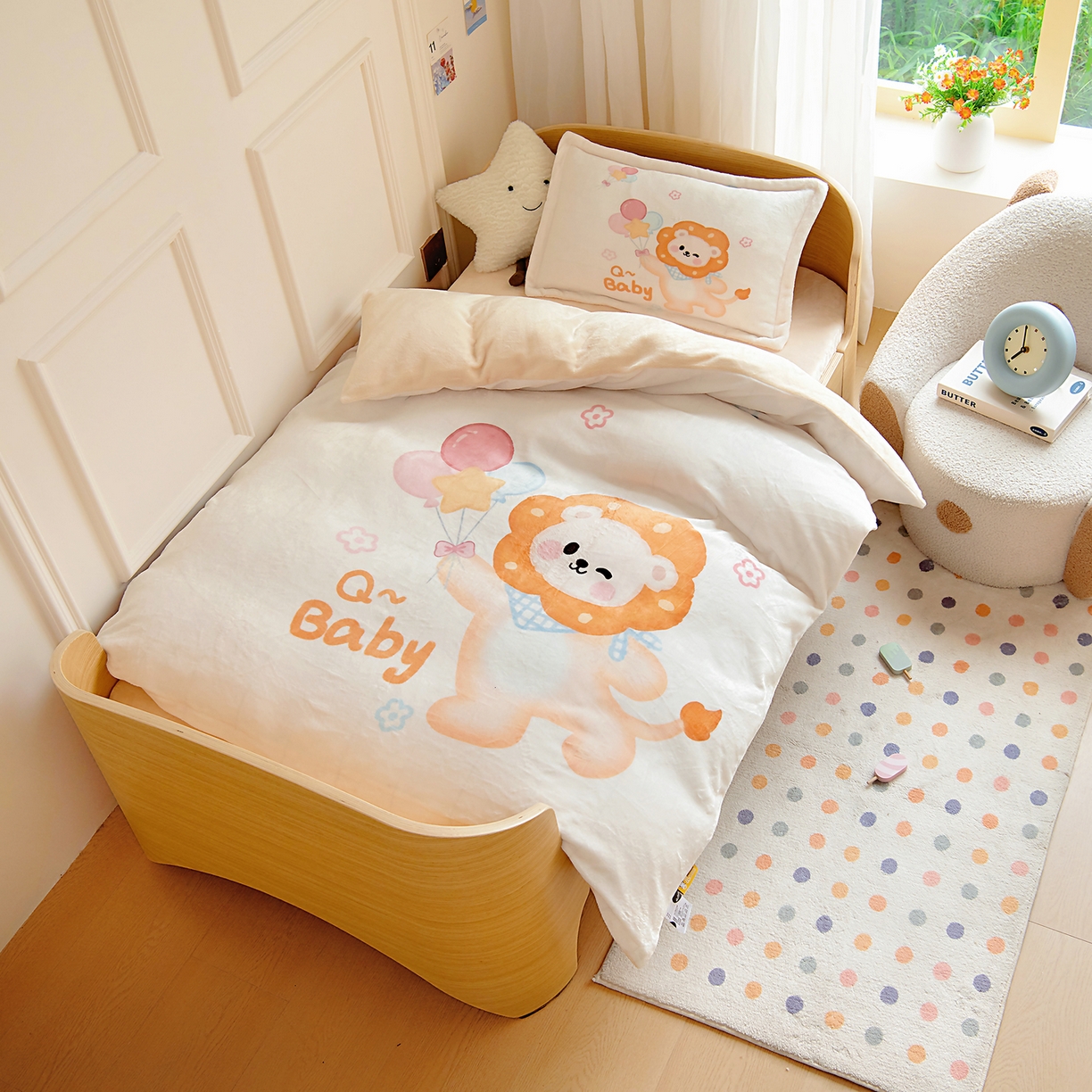 91家纺网 家纺一手货源 找家纺 梵赫 2025新款加厚240克牛奶绒数码原创大版卡通被套+被芯组合 开心小狮子