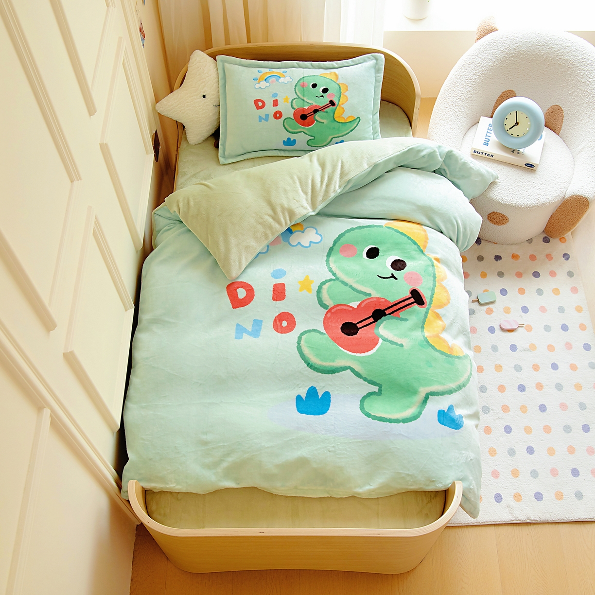 91家纺网 家纺一手货源 找家纺 梵赫 2025新款加厚240克牛奶绒数码原创大版卡通被套+被芯组合 吉他恐龙