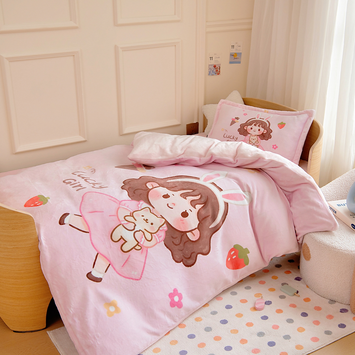 91家纺网 家纺一手货源 找家纺 梵赫 2025新款加厚240克牛奶绒数码原创大版卡通被套+被芯组合 可爱小女孩
