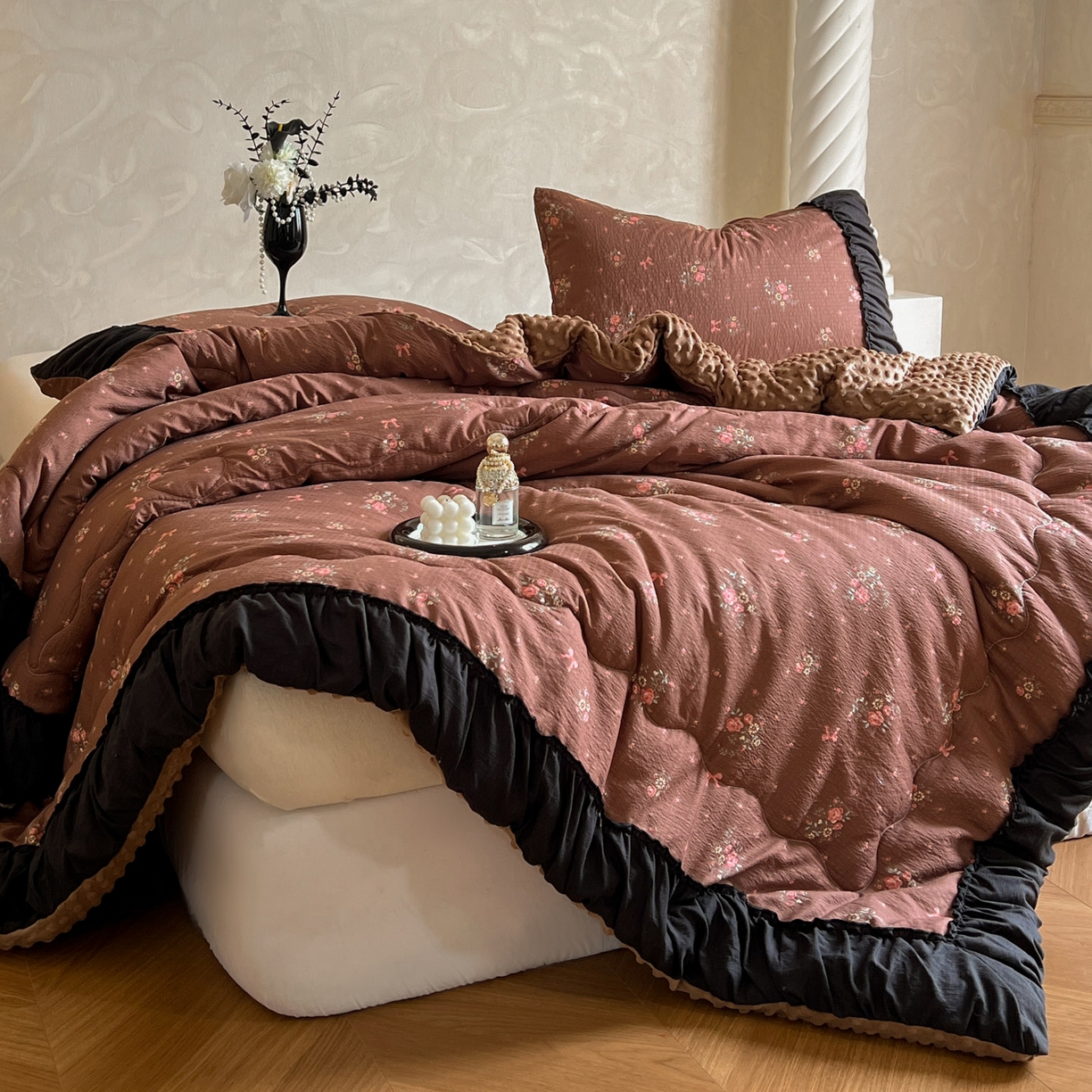 91家纺网 家纺一手货源 找家纺 Mata蔓塔家 2025新款侘寂风泡芙花边豆豆被被子被芯冬被春秋被牛奶绒豆豆被 秋末花田