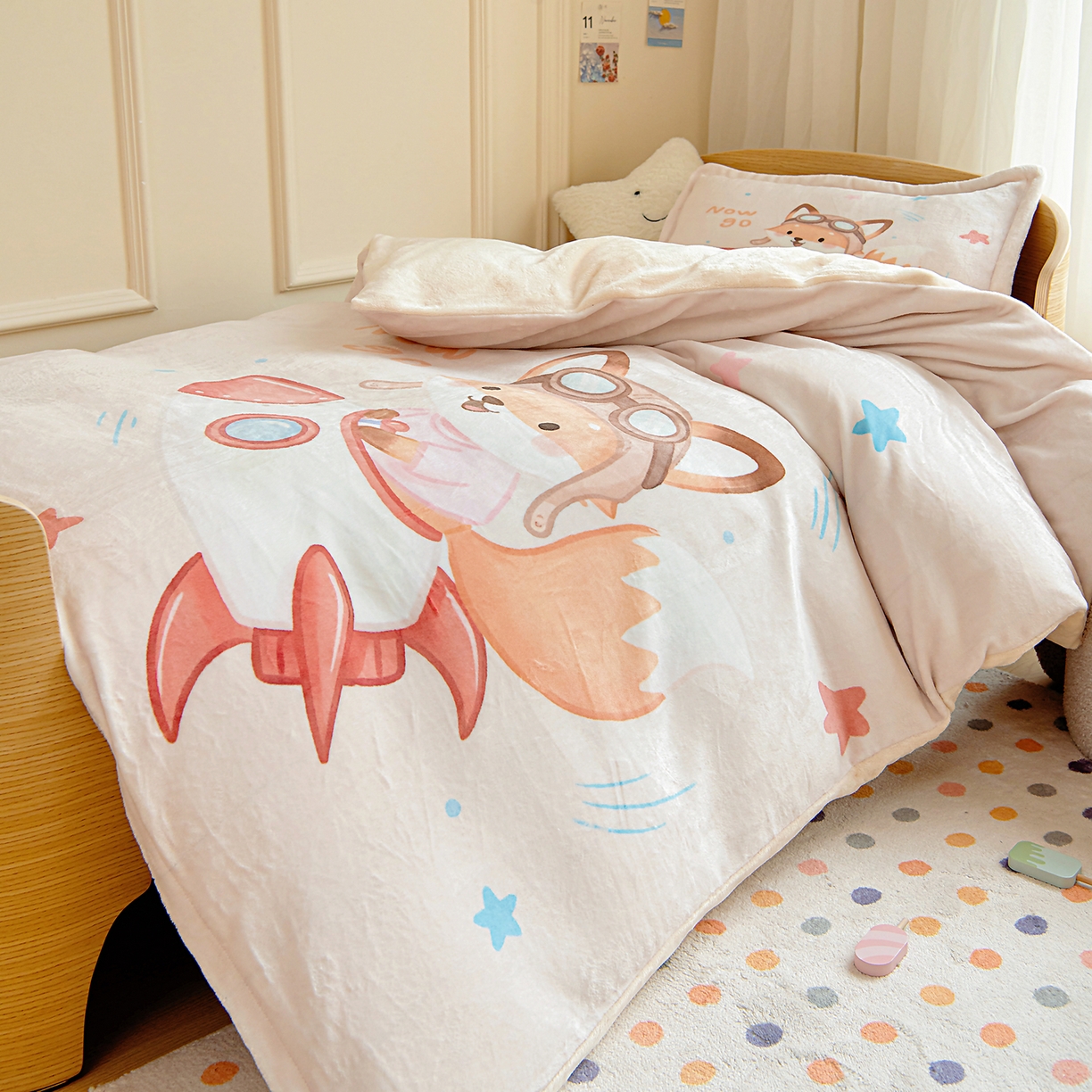 91家纺网 家纺一手货源 找家纺 梵赫 2025新款加厚240克牛奶绒数码原创大版卡通被套+被芯组合 小狐狸去探险