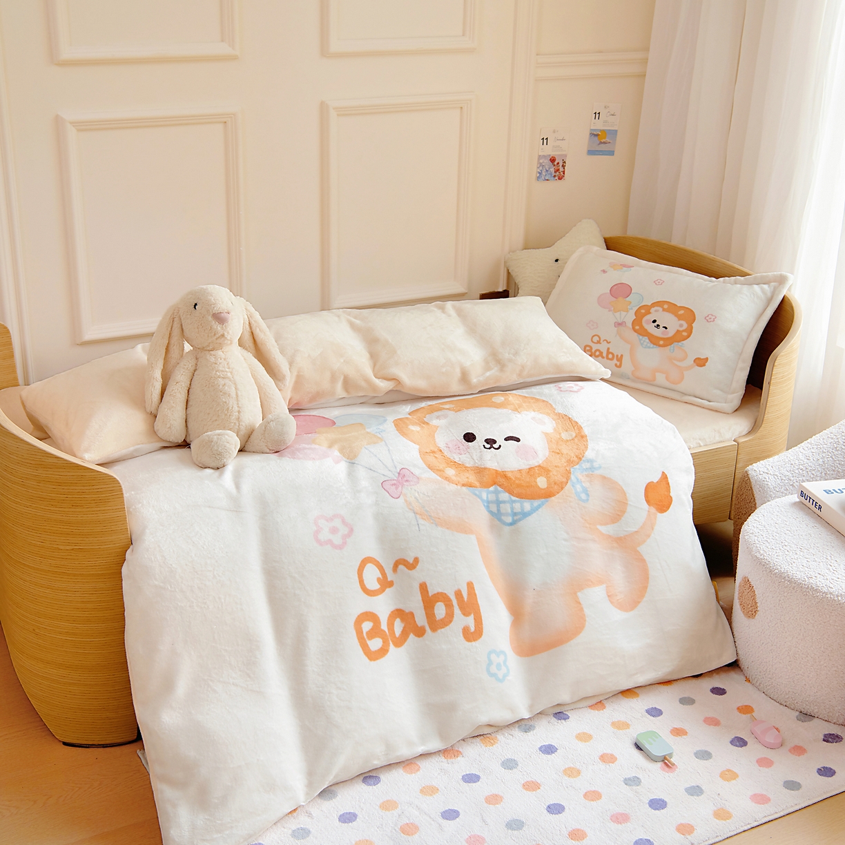 91家纺网 家纺一手货源 找家纺 梵赫 2025新款加厚240克牛奶绒数码原创大版卡通被套+被芯组合 开心小狮子