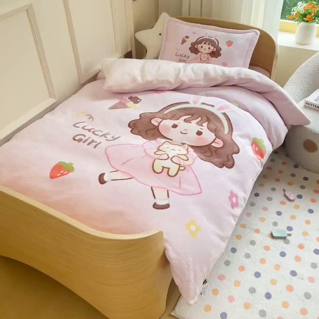 91家纺网 家纺一手货源 找家纺 梵赫 2025新款加厚240克牛奶绒数码原创大版卡通被套+被芯组合 可爱小女孩