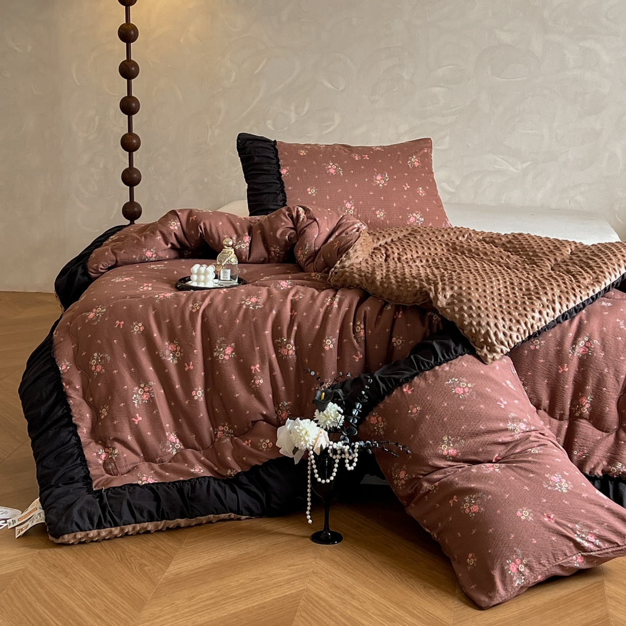 91家纺网 家纺一手货源 找家纺 Mata蔓塔家 2025新款侘寂风泡芙花边豆豆被被子被芯冬被春秋被牛奶绒豆豆被 秋末花田