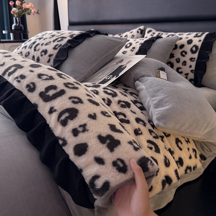 91家纺网 家纺一手货源 找家纺 （总）舒咪欧 2025新款加厚全消光全消光牛奶绒纯色法式刺绣花边款婚庆大红四件套